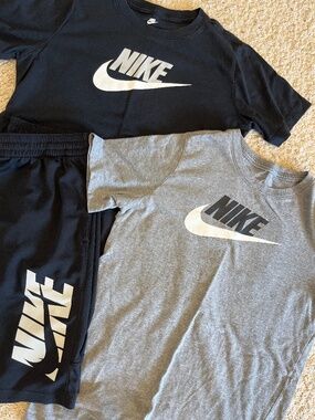 Nike bundle tee shirts and shorts